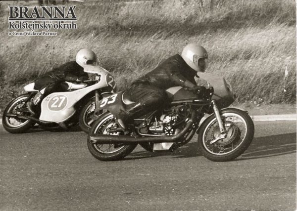 Podzim 1983 – Ilja Zachoval na svém motocyklu ESO 350 v Malešicích